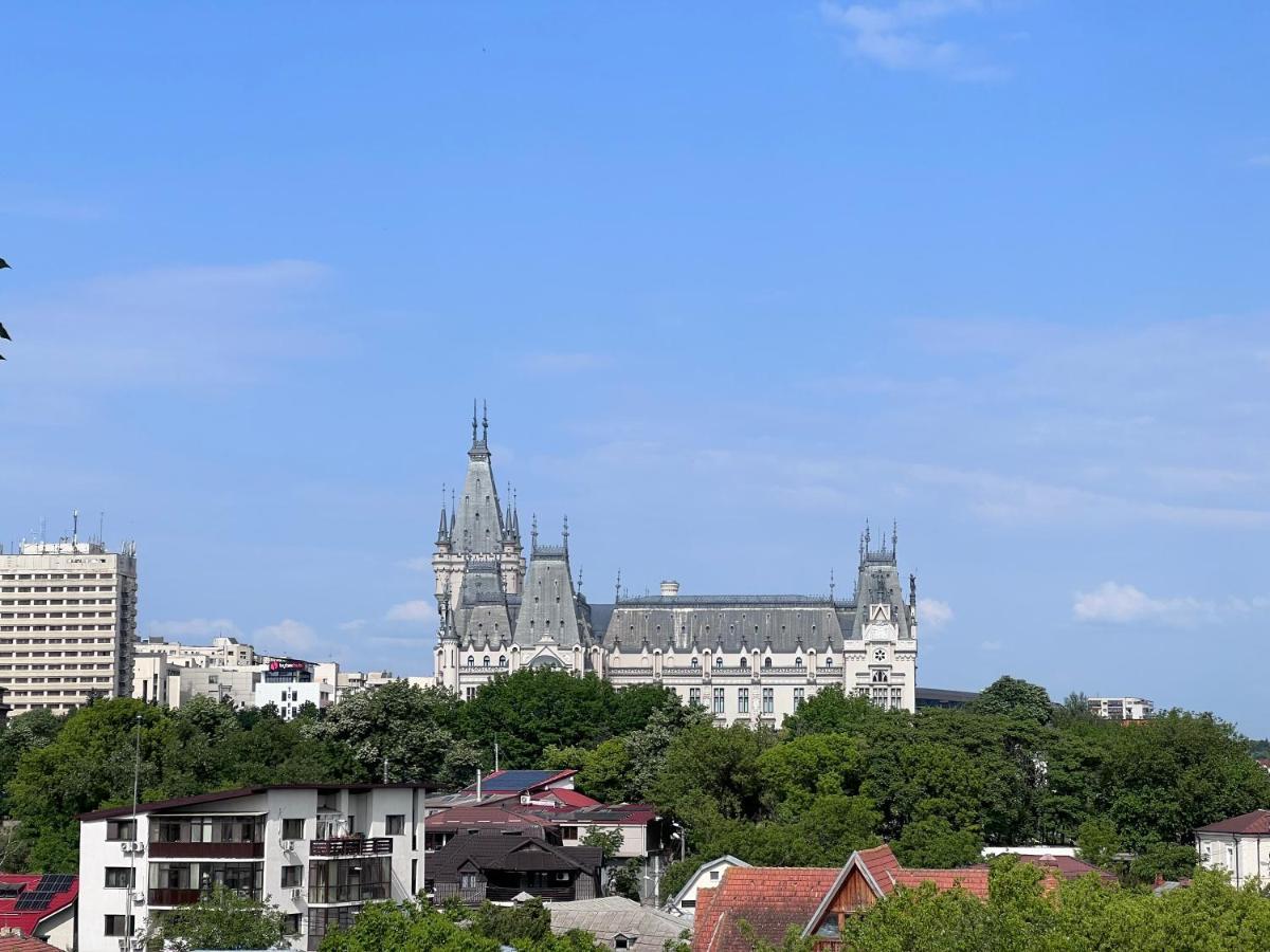 3 Palace View