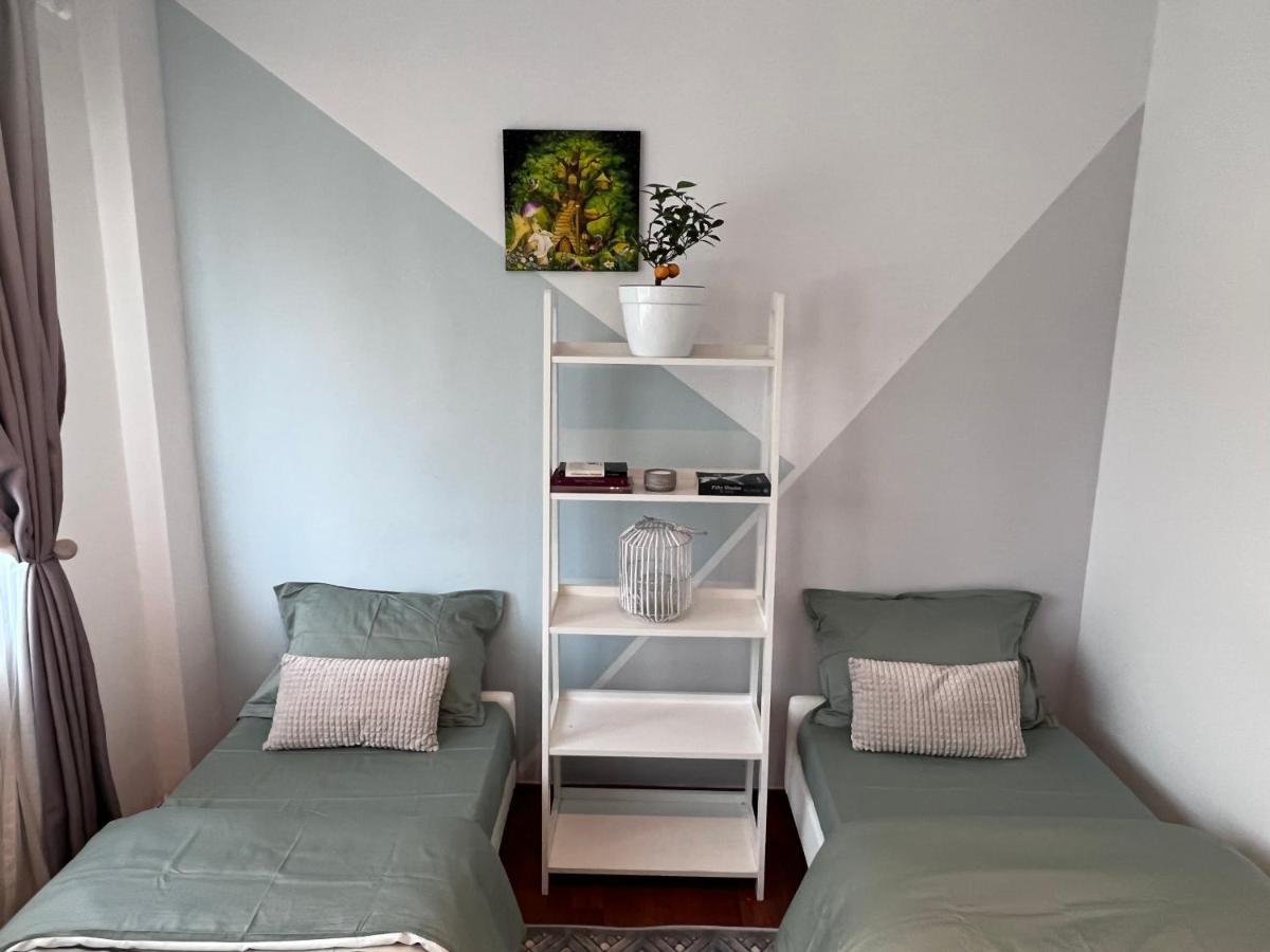 3 Palace View Apartment